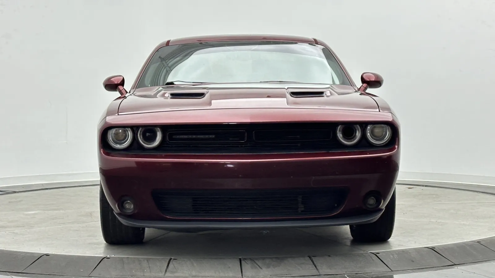 Dodge Challenger photo 2