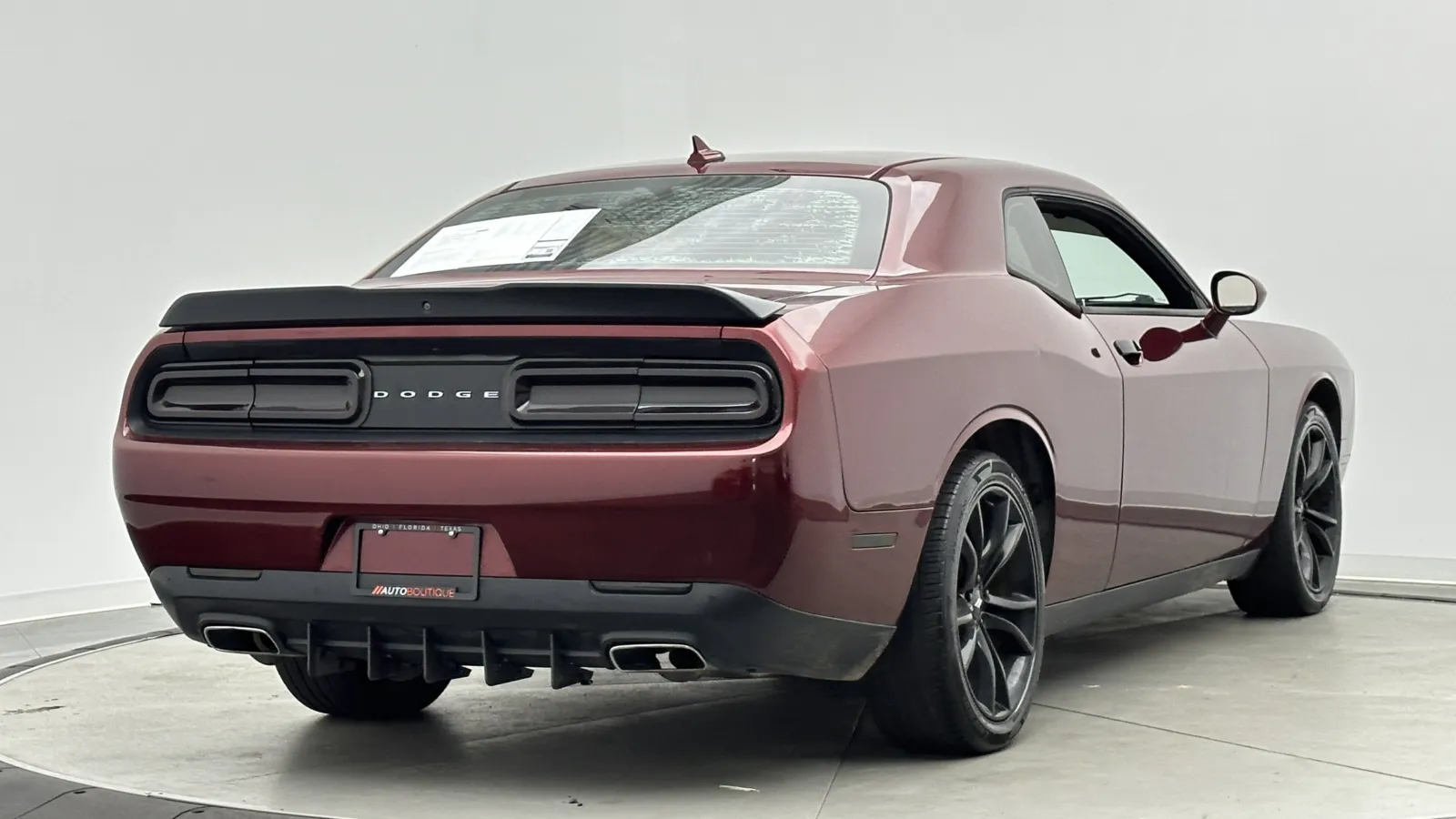 Dodge Challenger photo 7