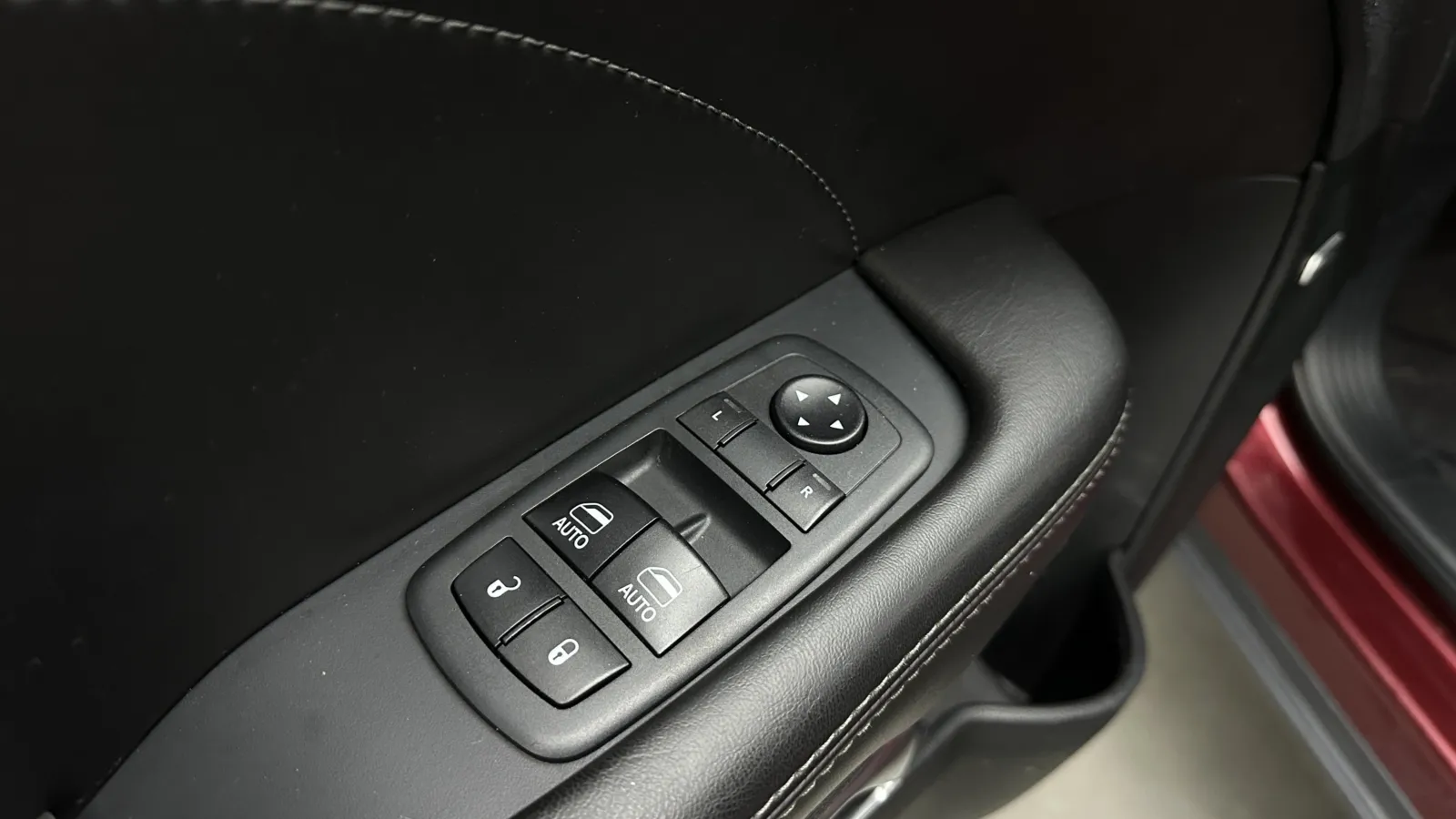 Dodge Challenger photo 11