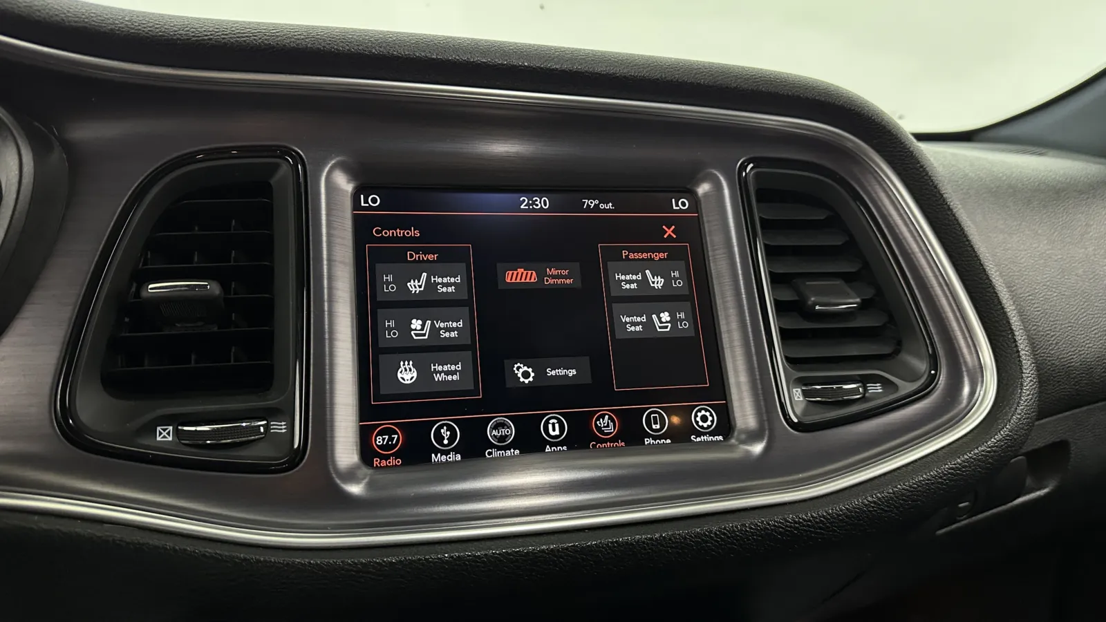 Dodge Challenger photo 17