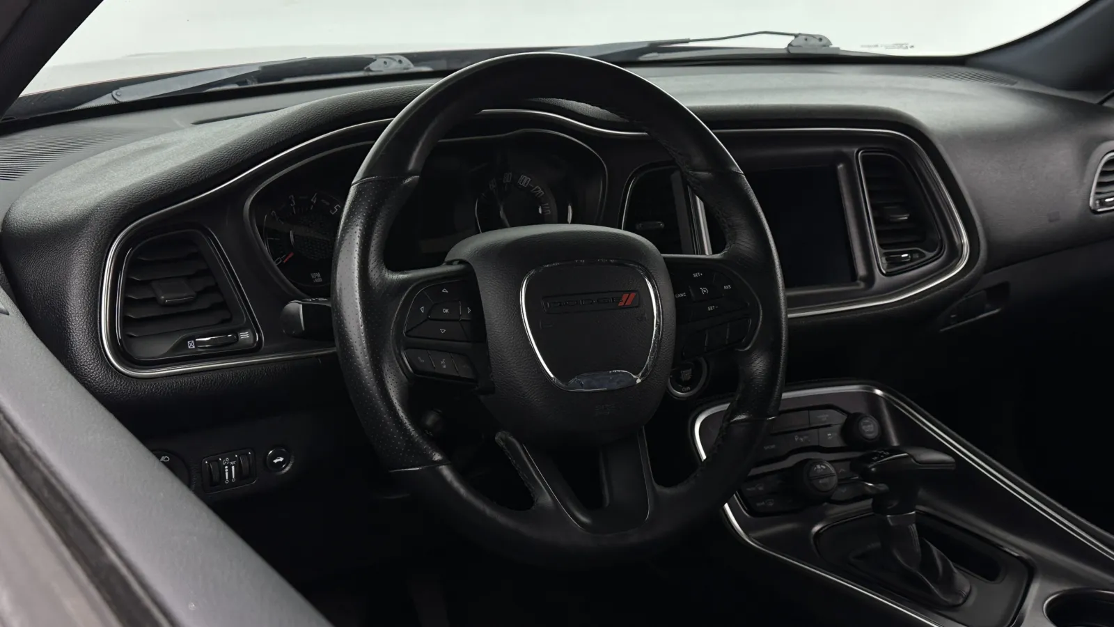 Dodge Challenger photo 8