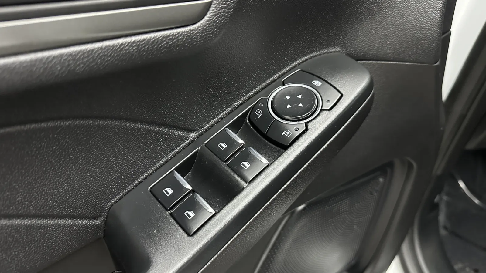 Ford Escape photo 12