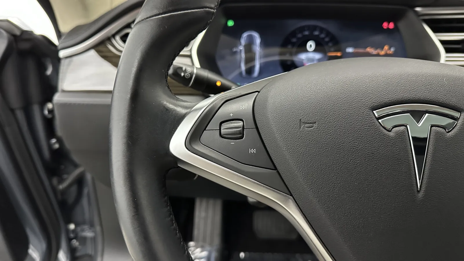 Tesla Model S photo 21