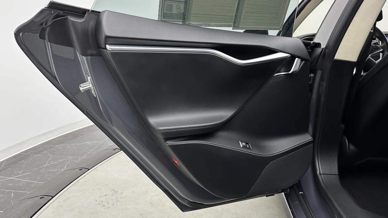 Tesla Model S photo 25