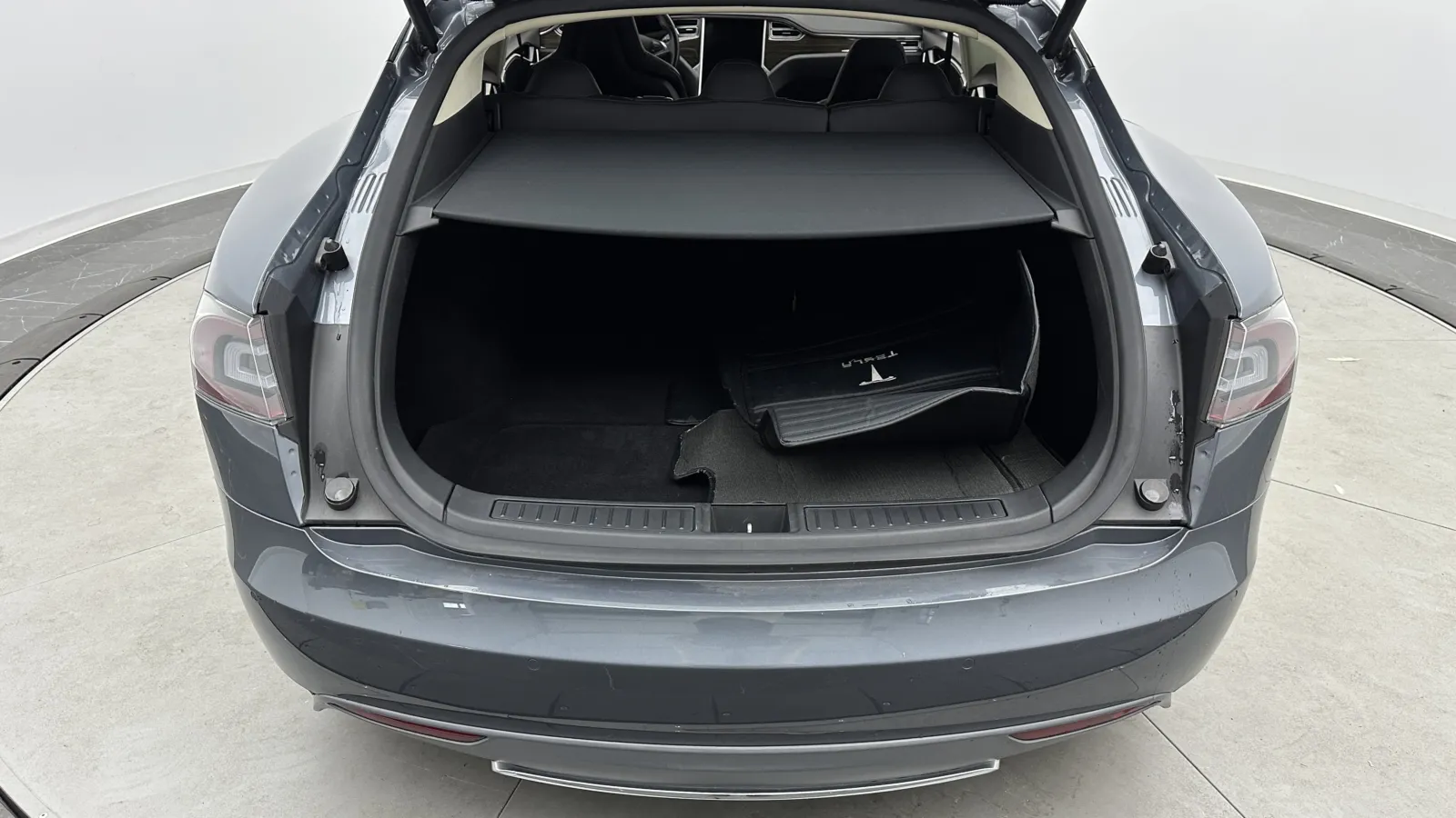 Tesla Model S photo 30