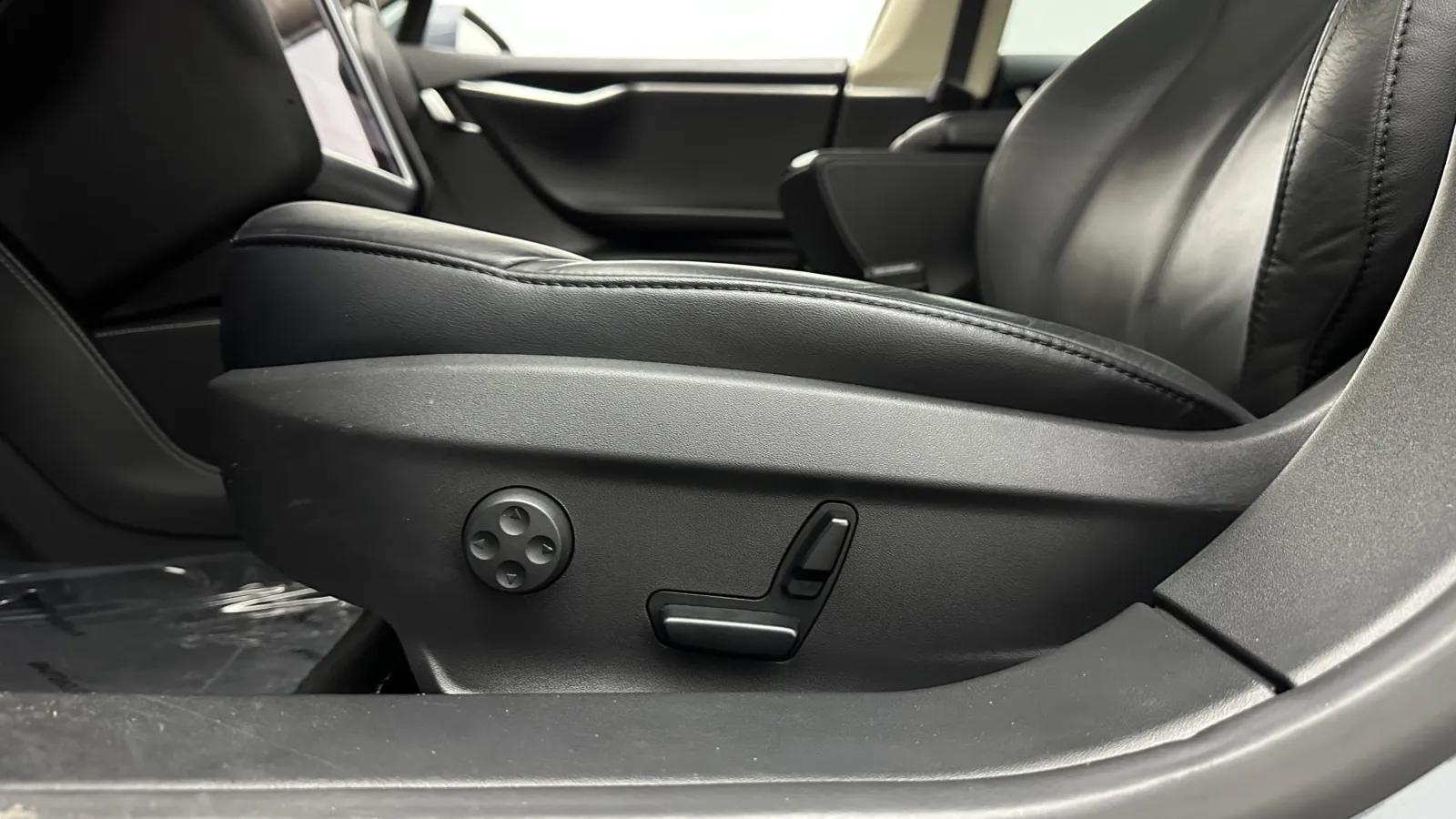 Tesla Model S photo 15