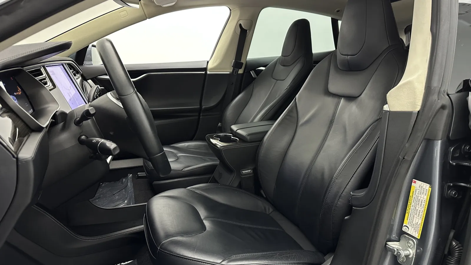 Tesla Model S photo 11