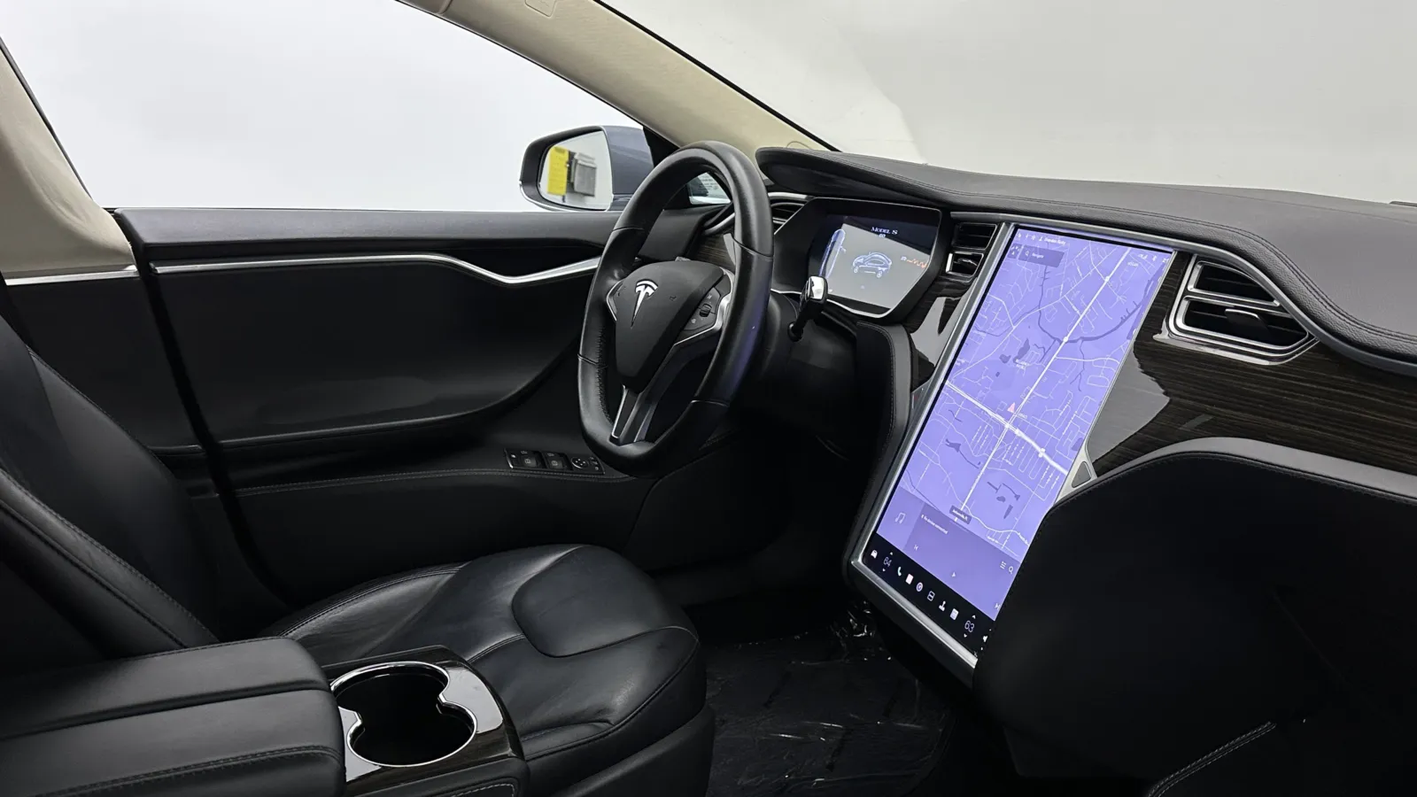 Tesla Model S photo 36