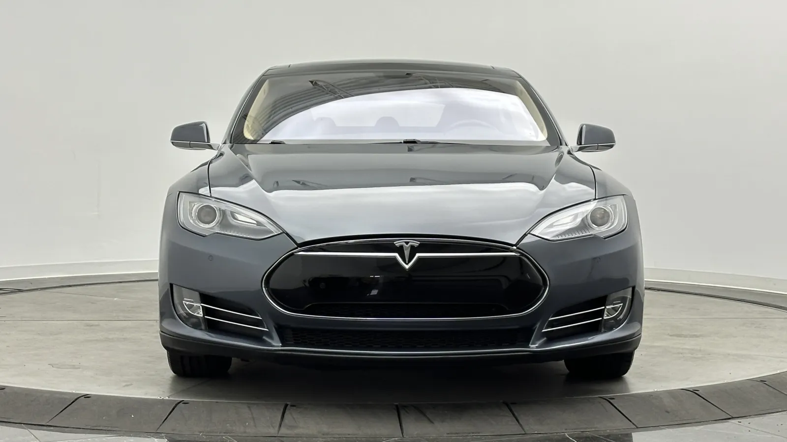 Tesla Model S photo 2