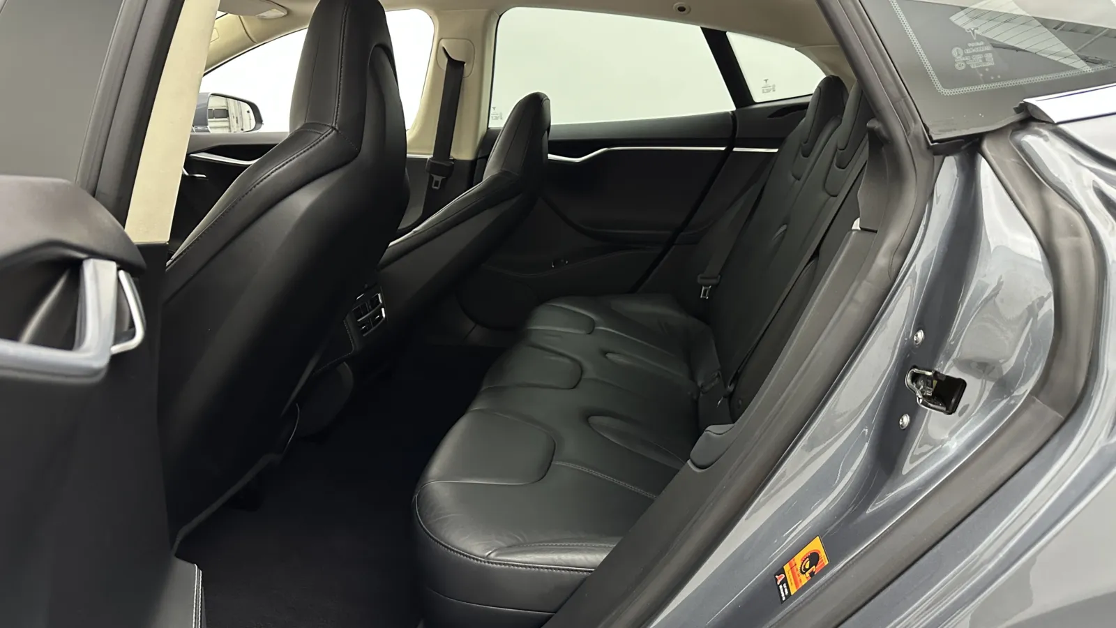 Tesla Model S photo 24