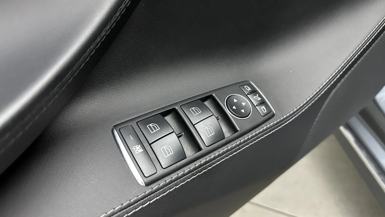 Tesla Model S photo 14