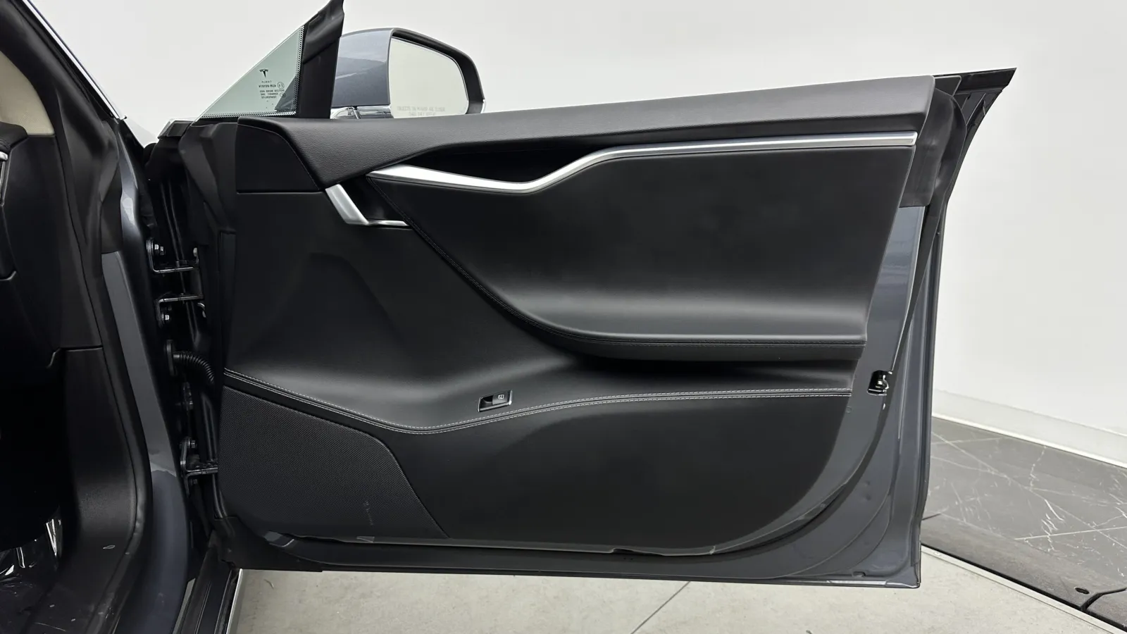 Tesla Model S photo 37