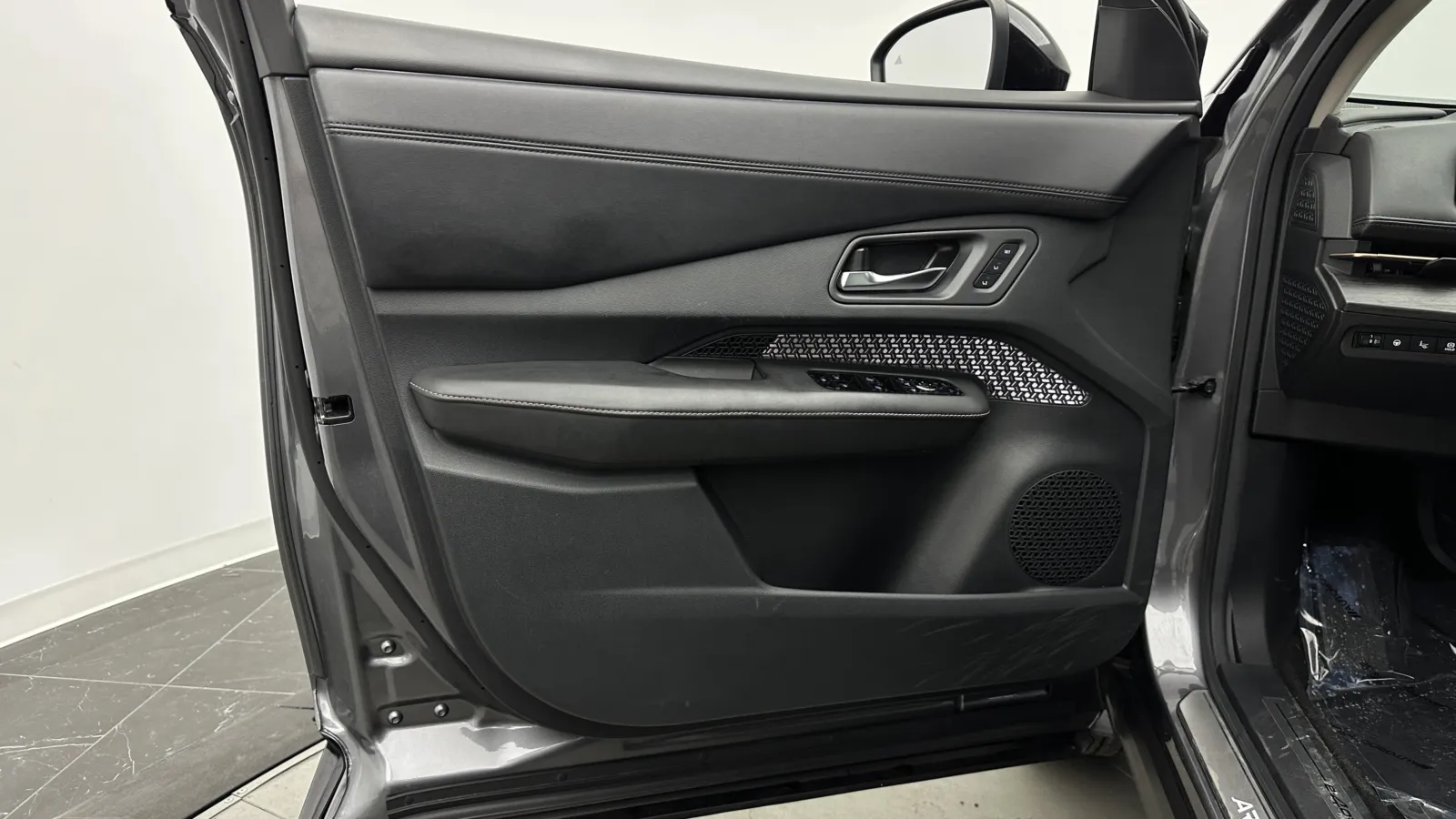 Nissan Ariya photo 10