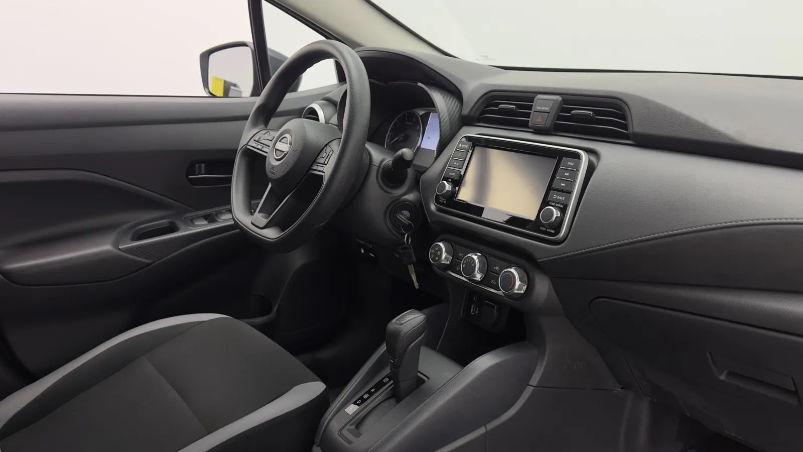 Nissan Versa photo 31