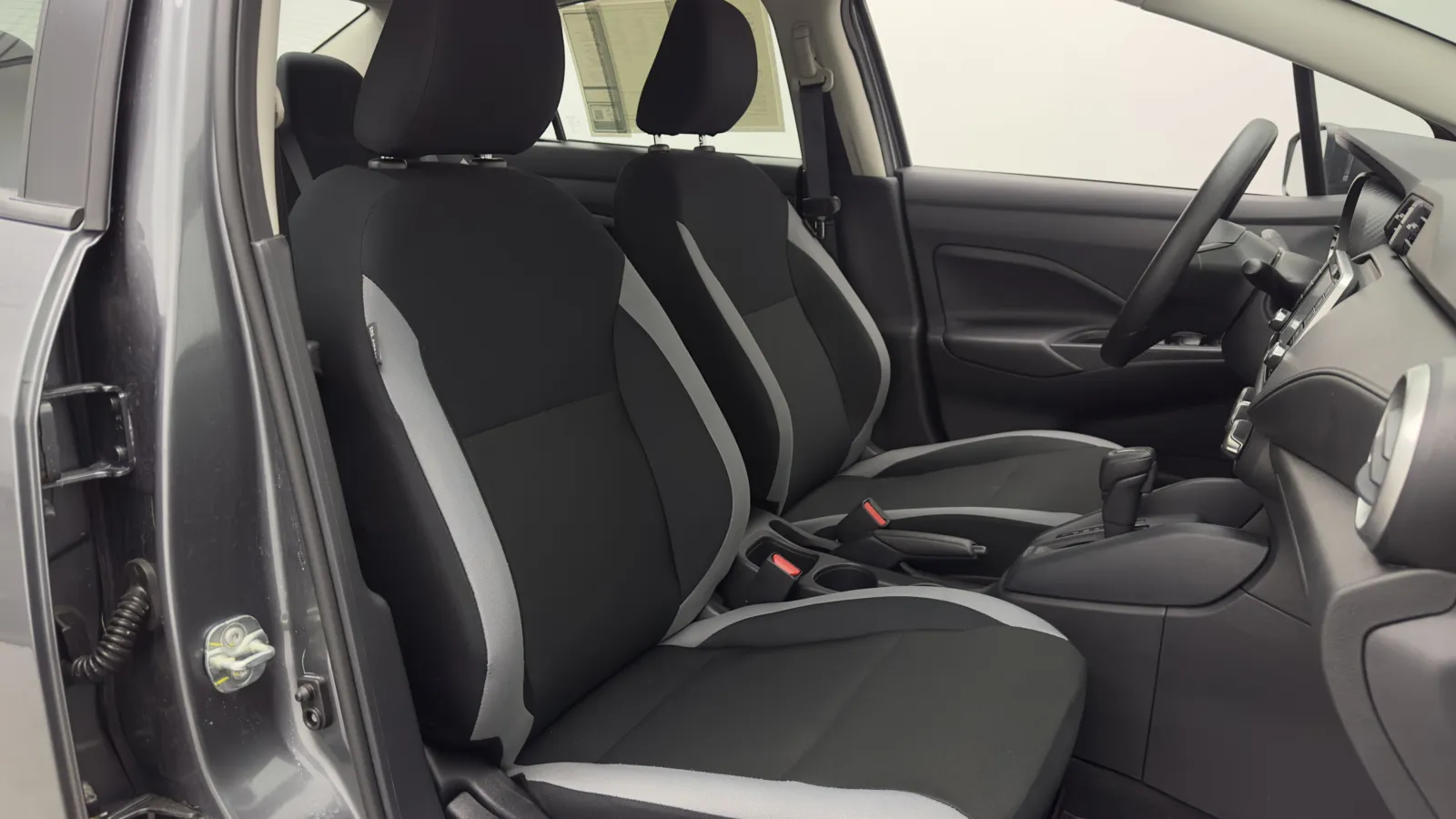 Nissan Versa photo 32