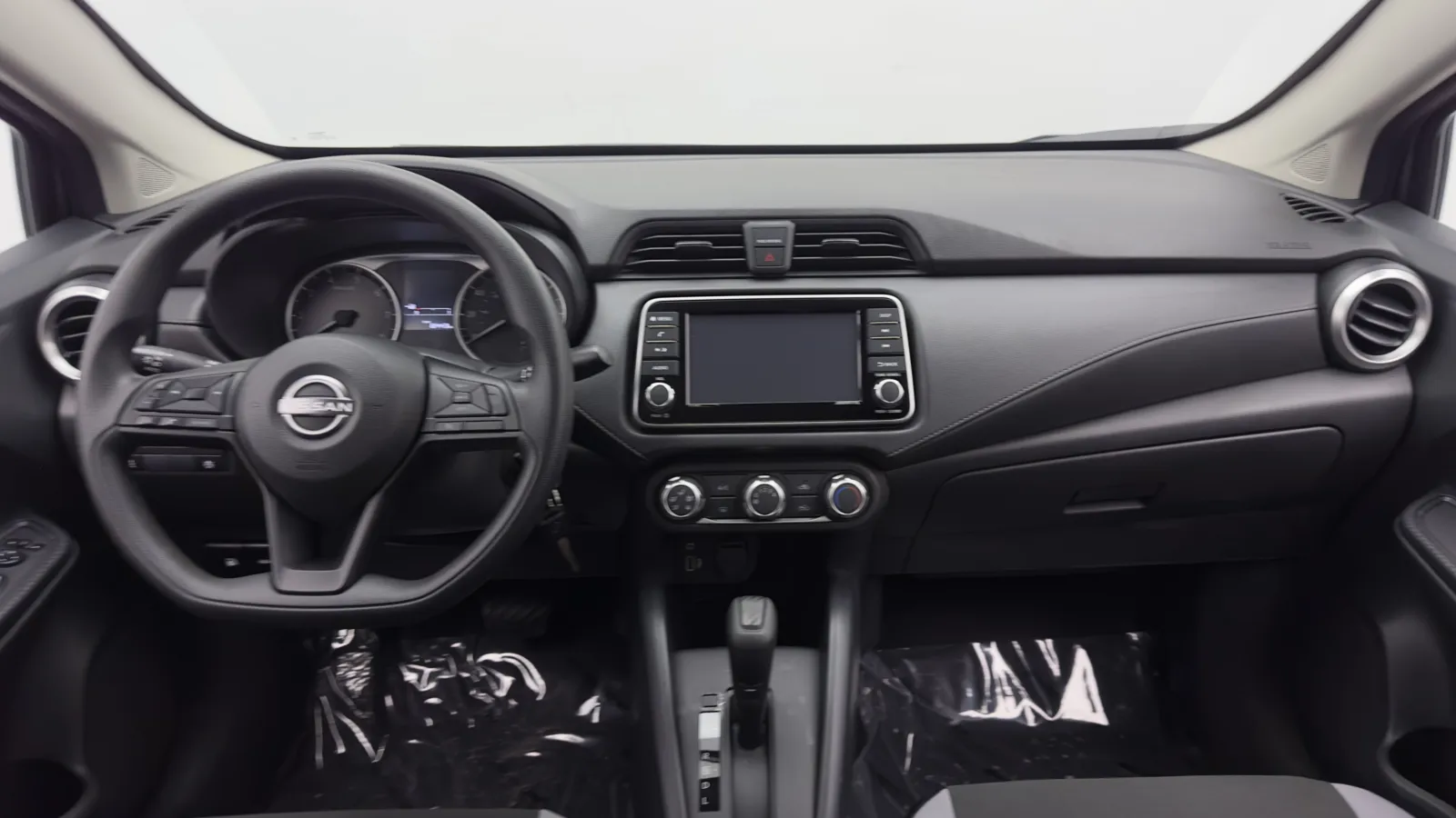 Nissan Versa photo 24