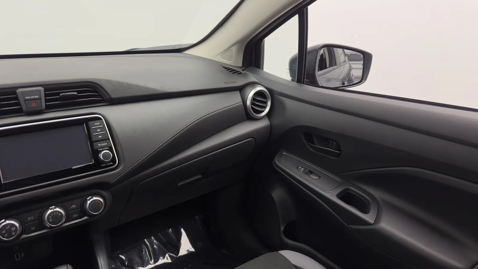 Nissan Versa photo 25
