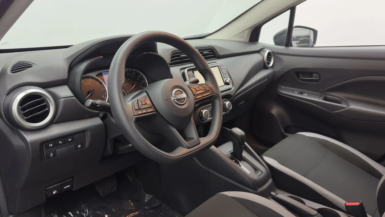 Nissan Versa photo 10