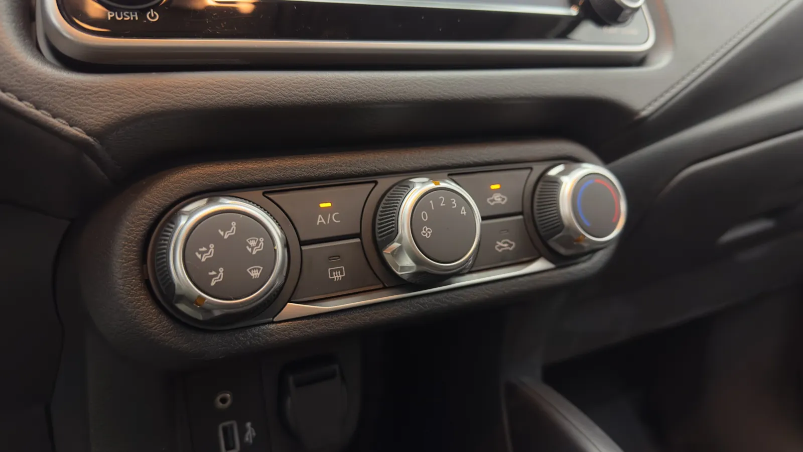 Nissan Versa photo 14