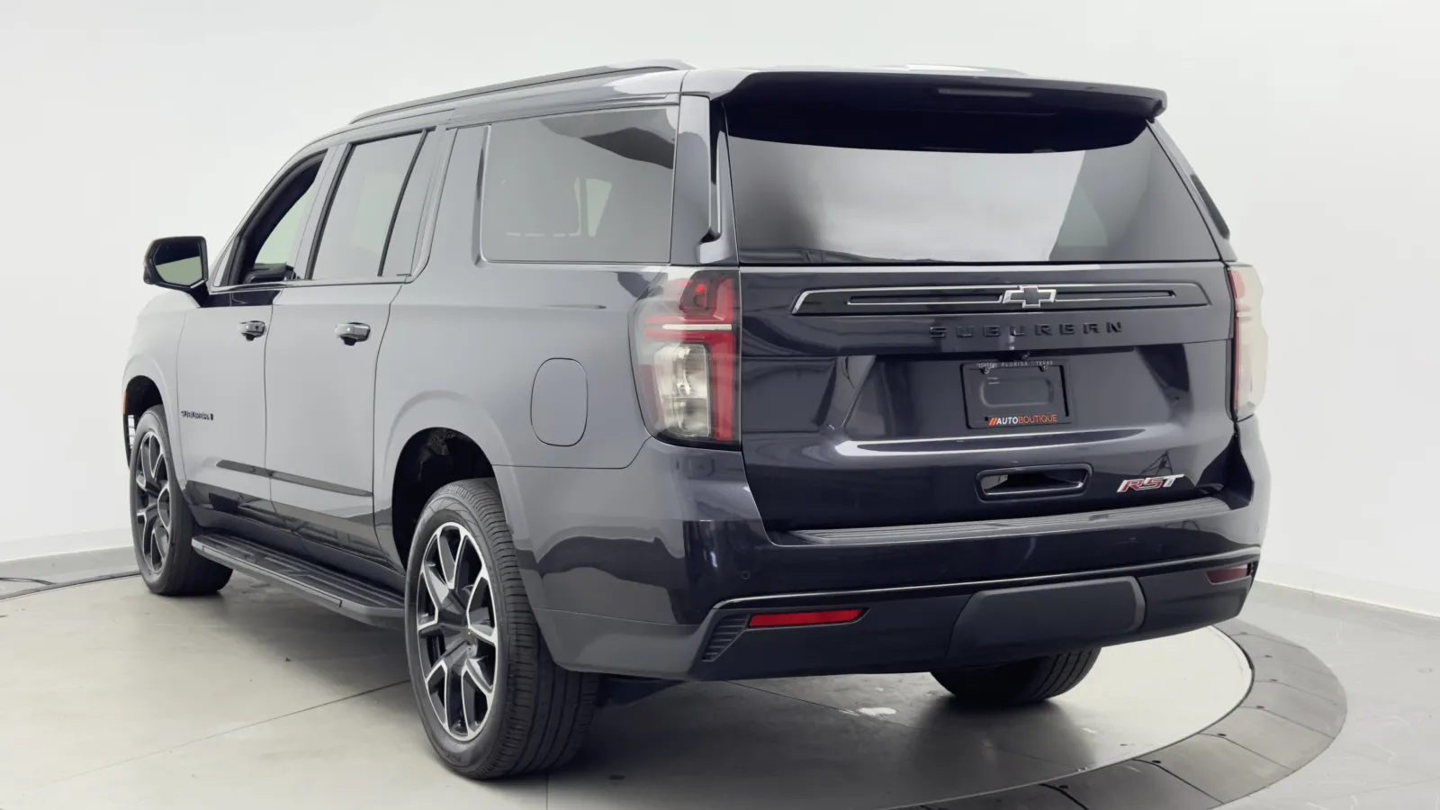 Chevrolet Suburban photo 5