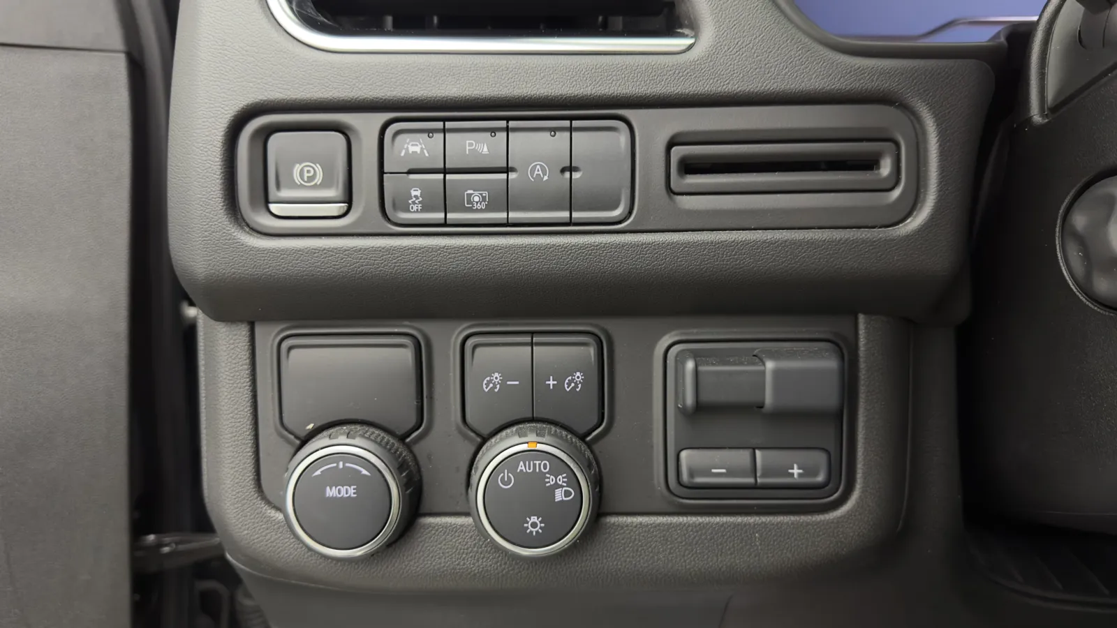 Chevrolet Suburban photo 16