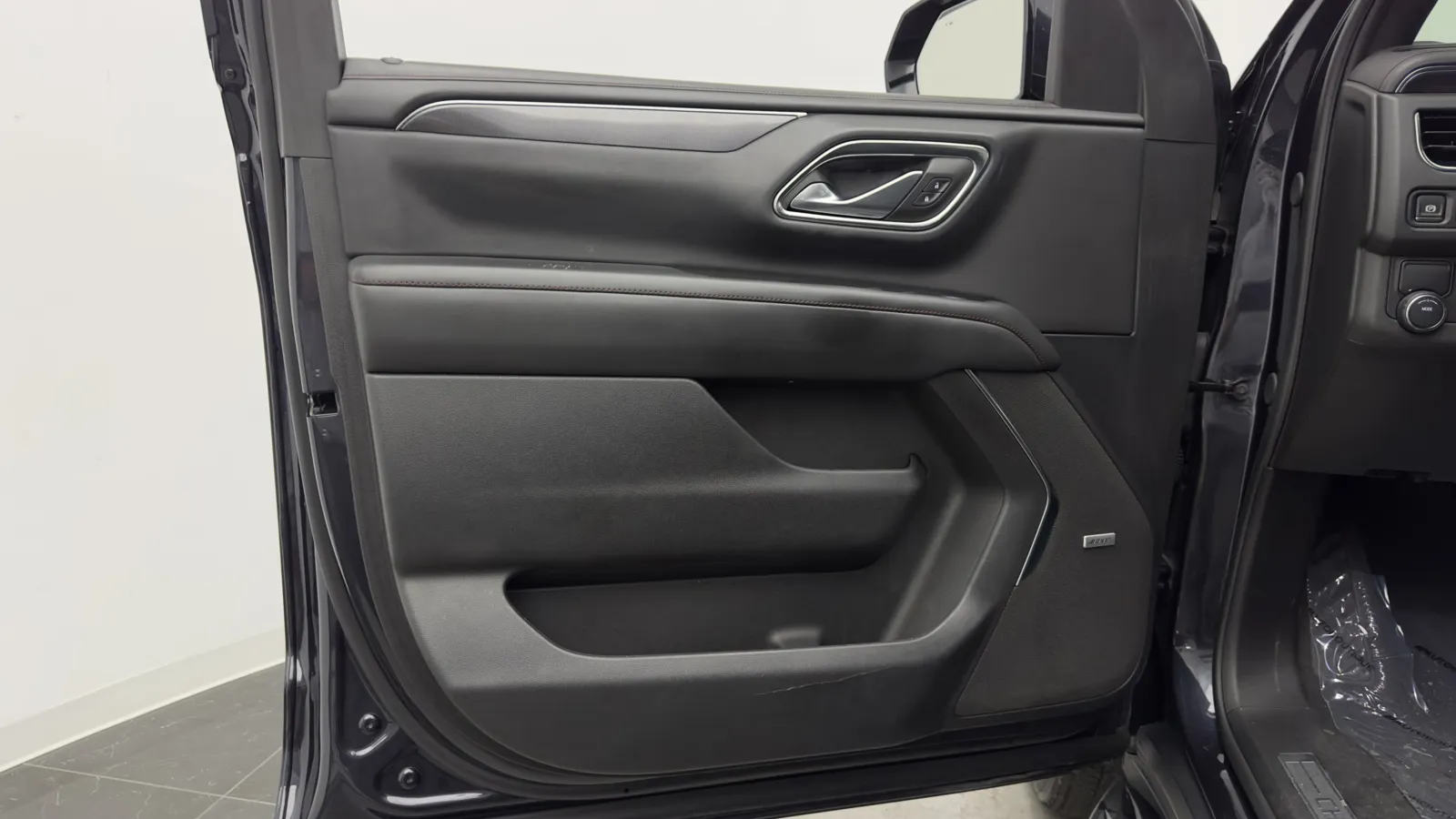 Chevrolet Suburban photo 11