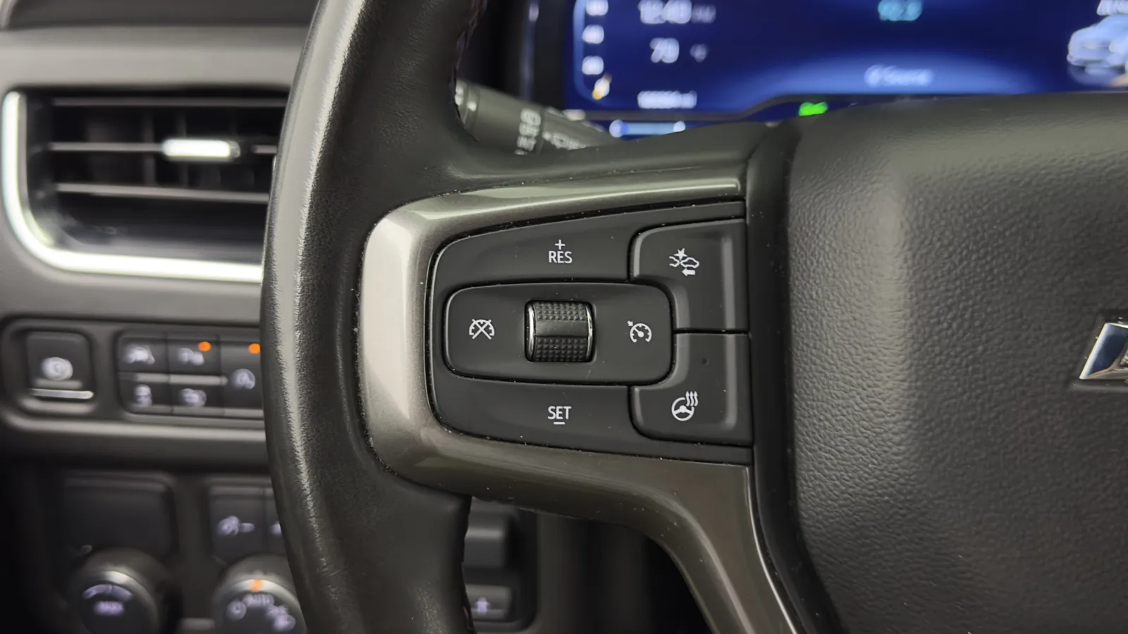Chevrolet Suburban photo 20