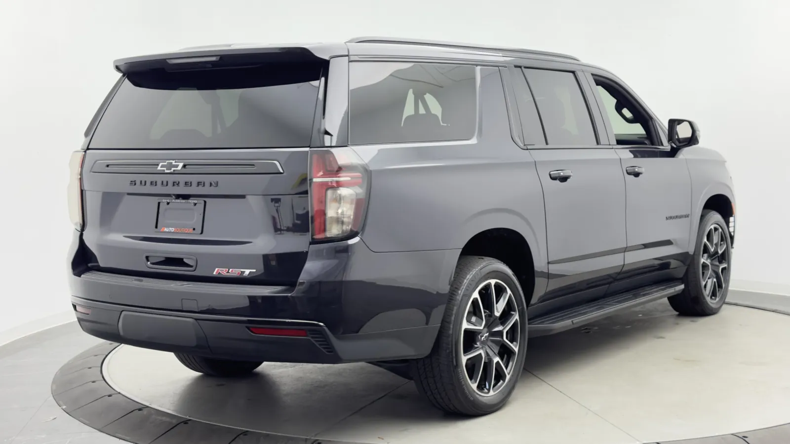 Chevrolet Suburban photo 7