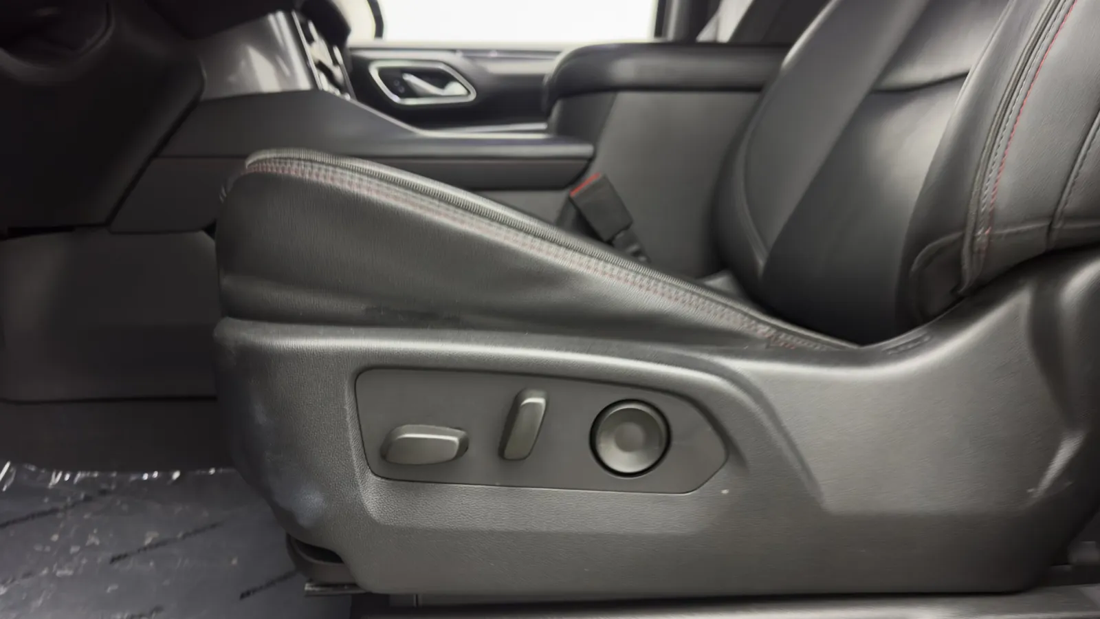 Chevrolet Suburban photo 14