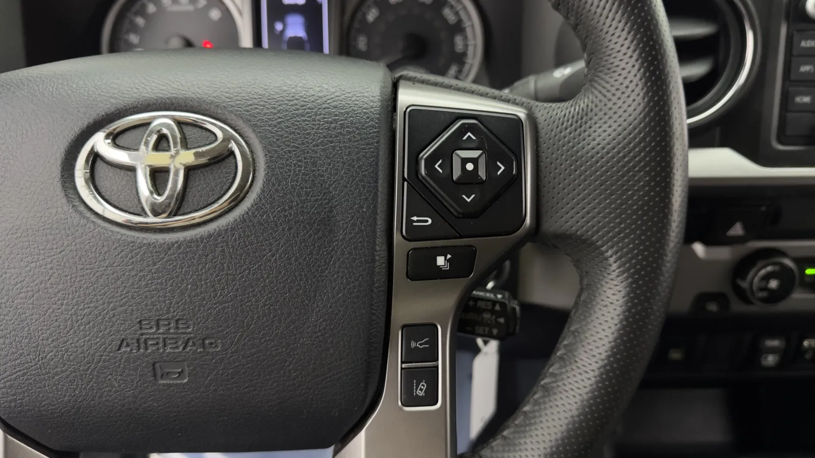 Toyota Tacoma photo 17