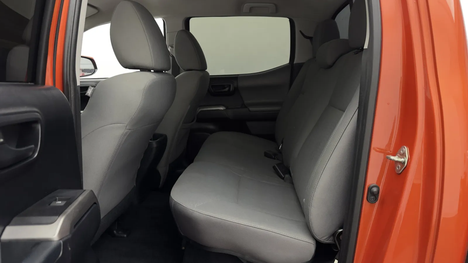 Toyota Tacoma photo 18