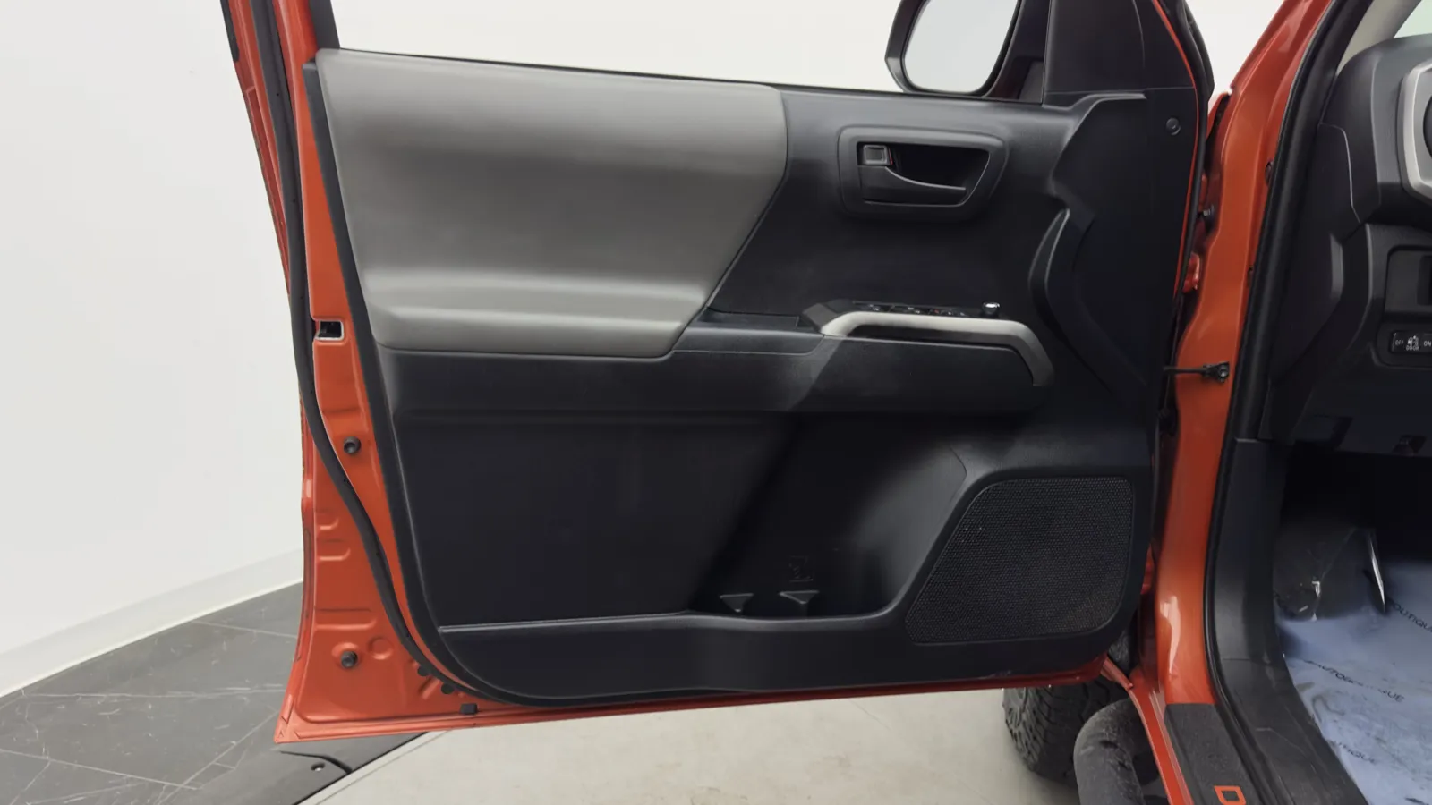 Toyota Tacoma photo 8