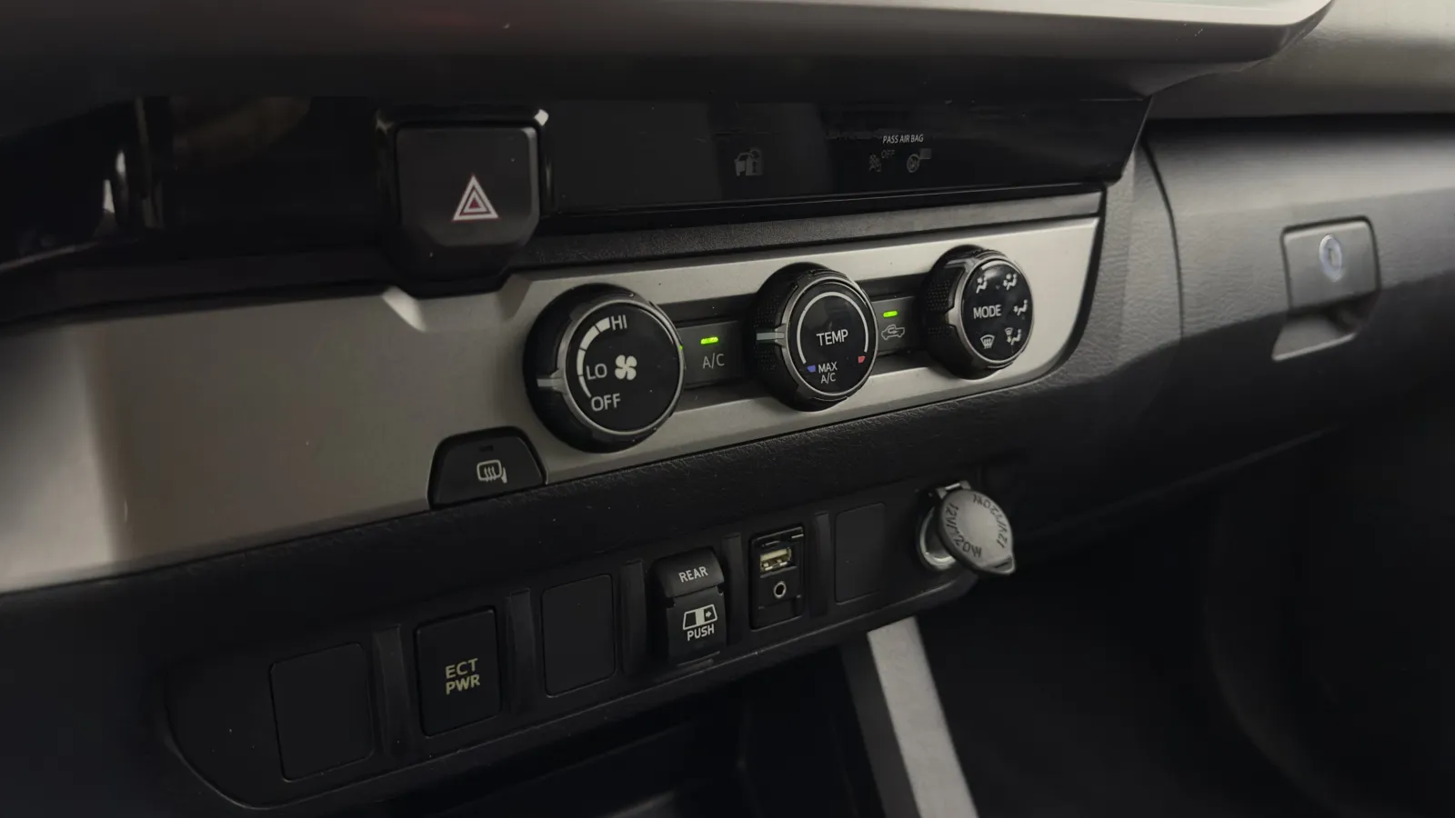 Toyota Tacoma photo 14
