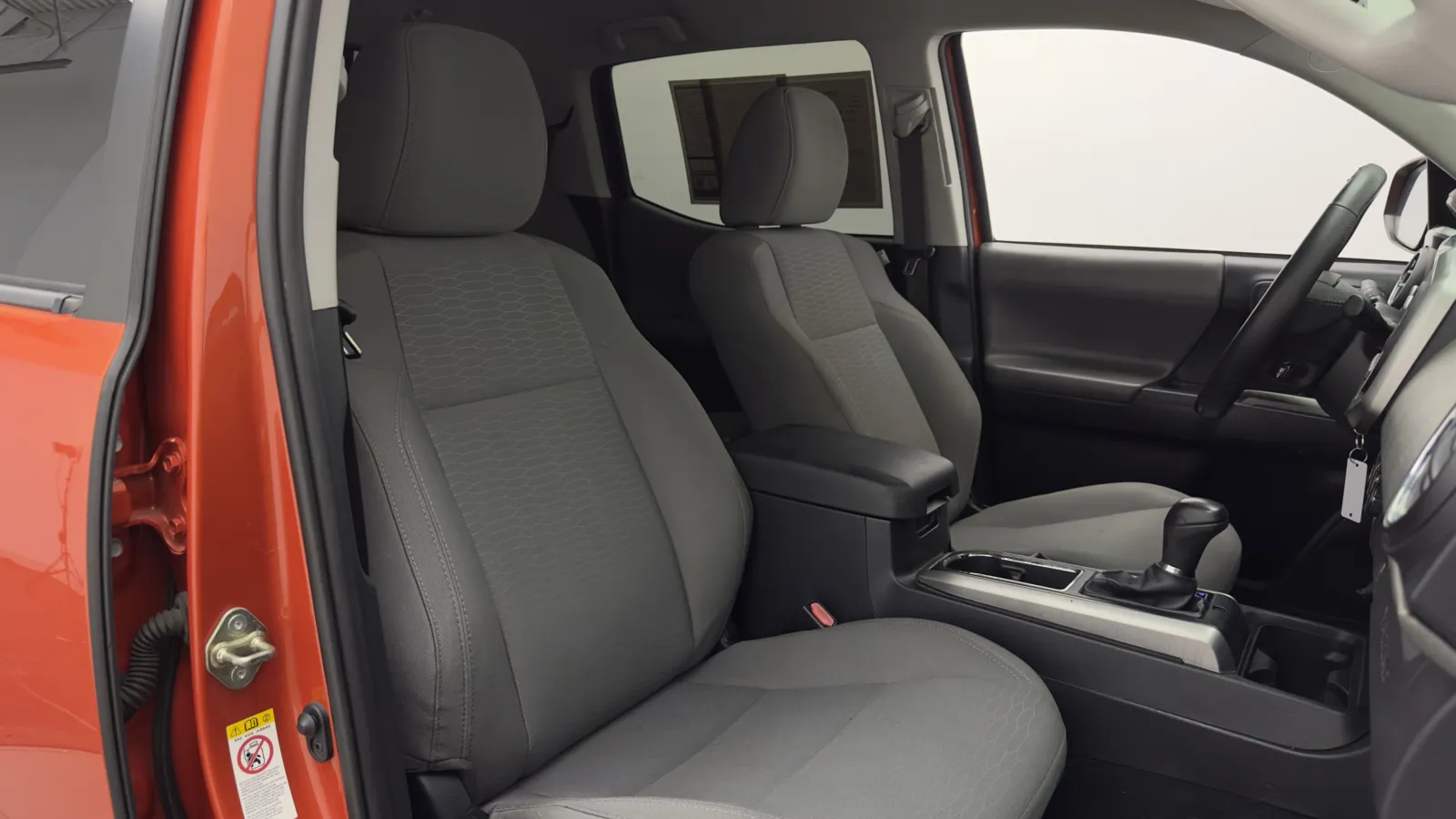 Toyota Tacoma photo 25