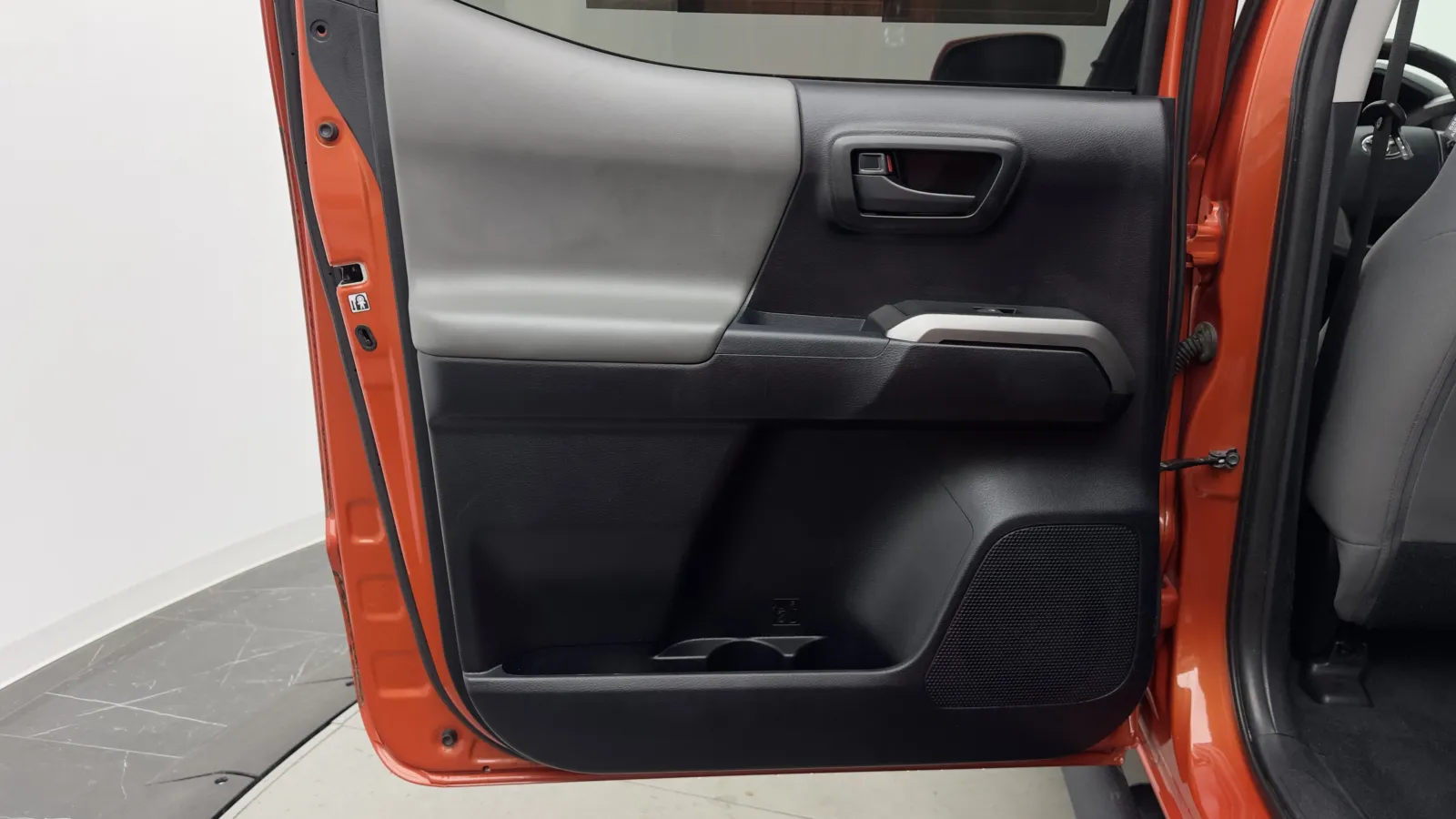 Toyota Tacoma photo 19