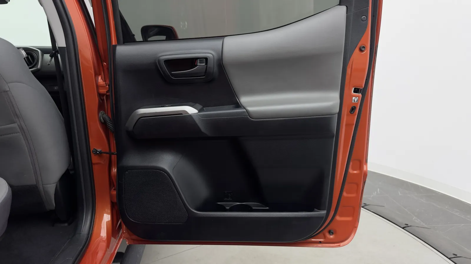 Toyota Tacoma photo 21