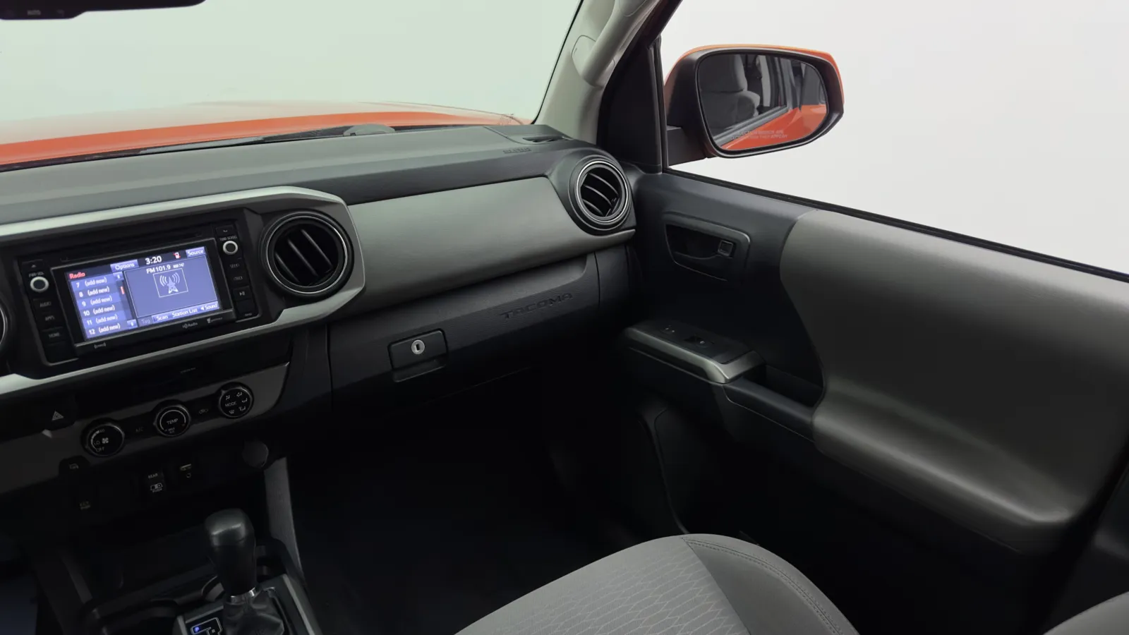Toyota Tacoma photo 23