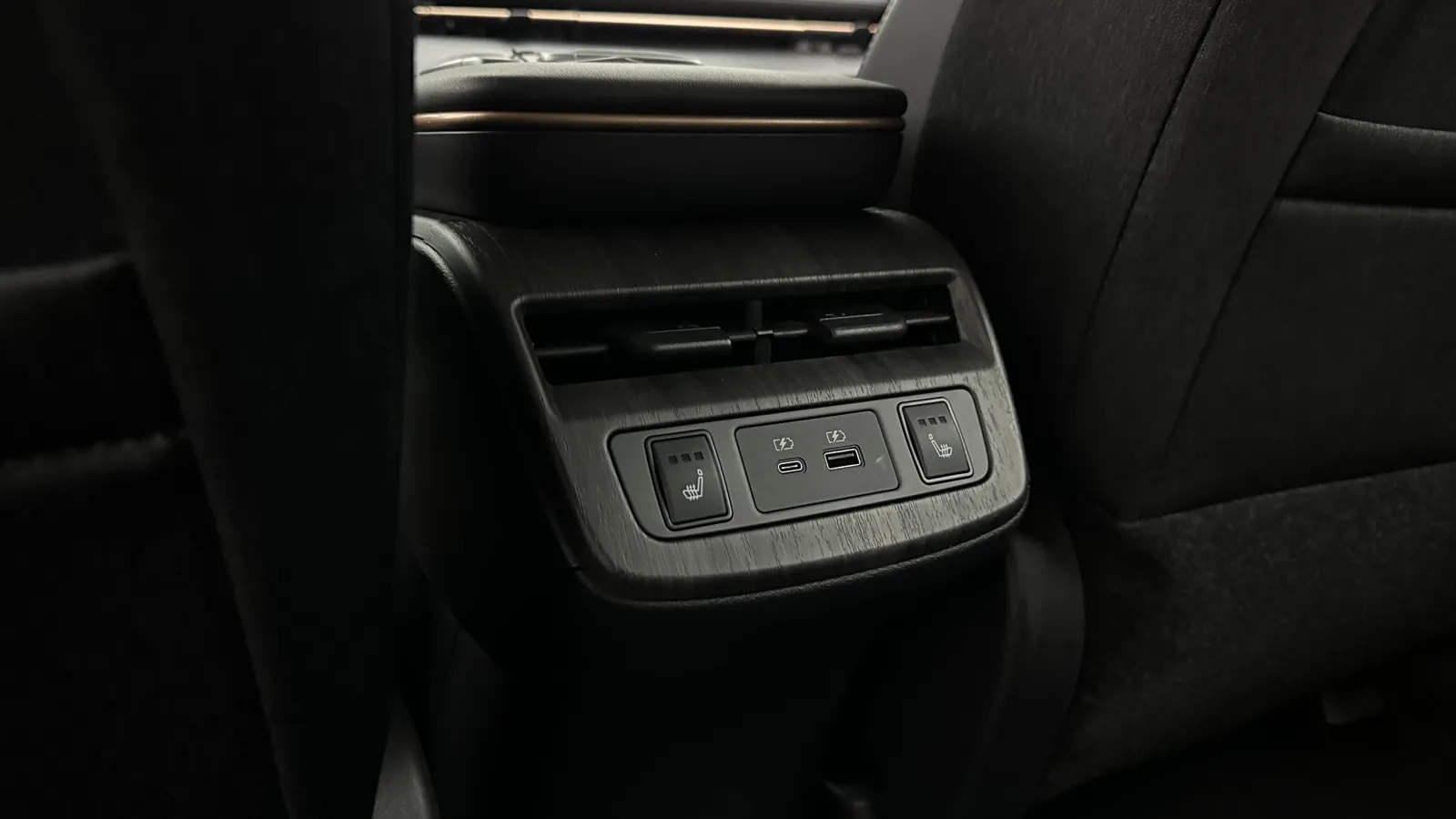 Nissan Ariya photo 26