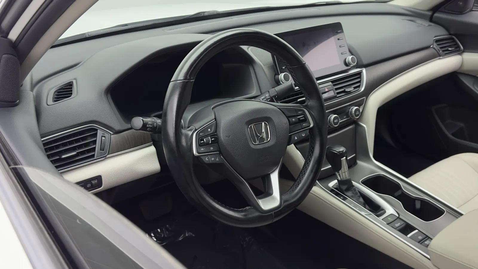 Honda Accord photo 9