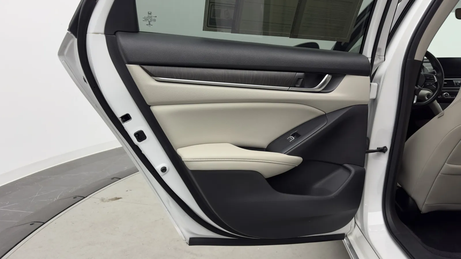 Honda Accord photo 24