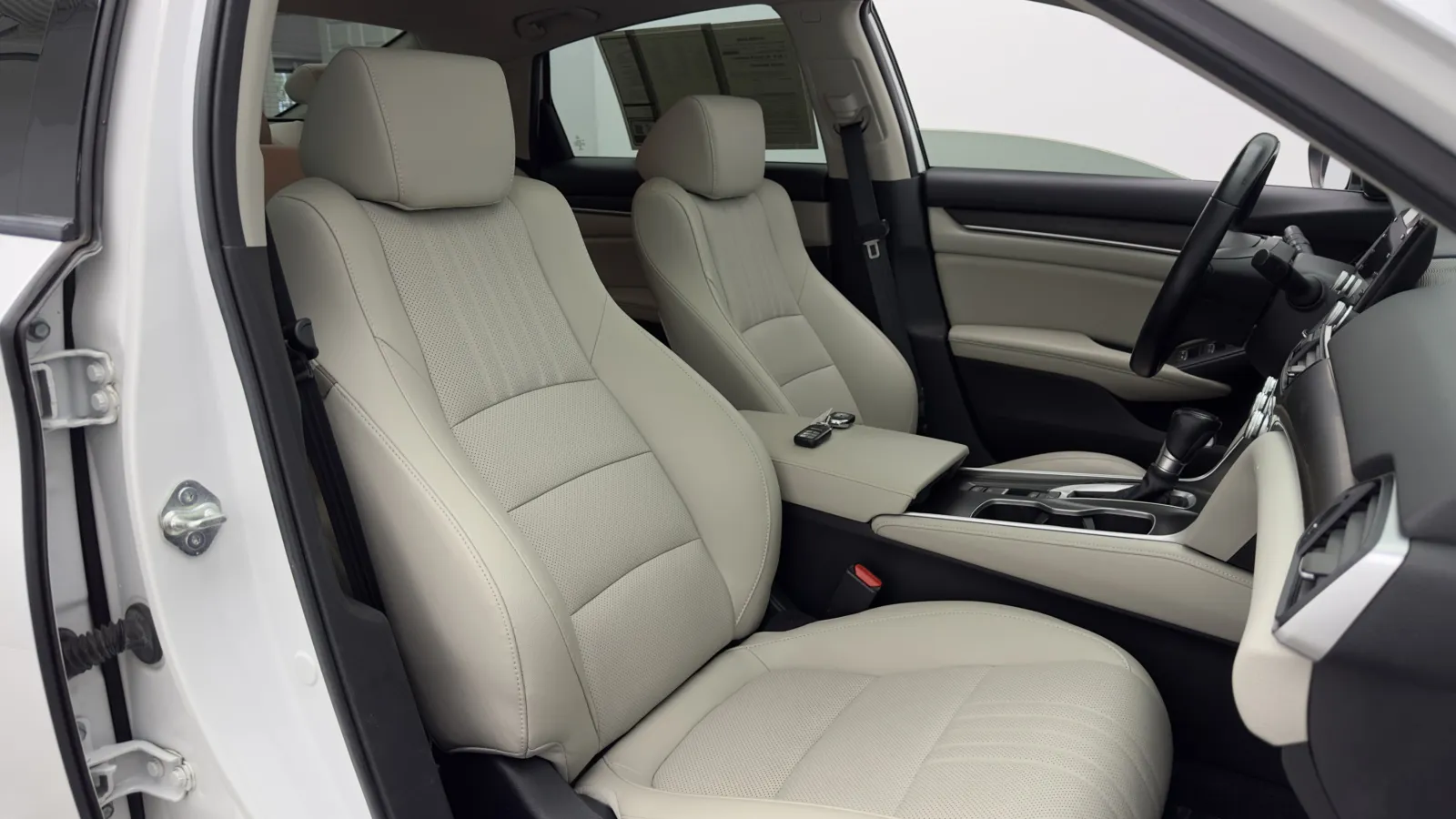 Honda Accord photo 33