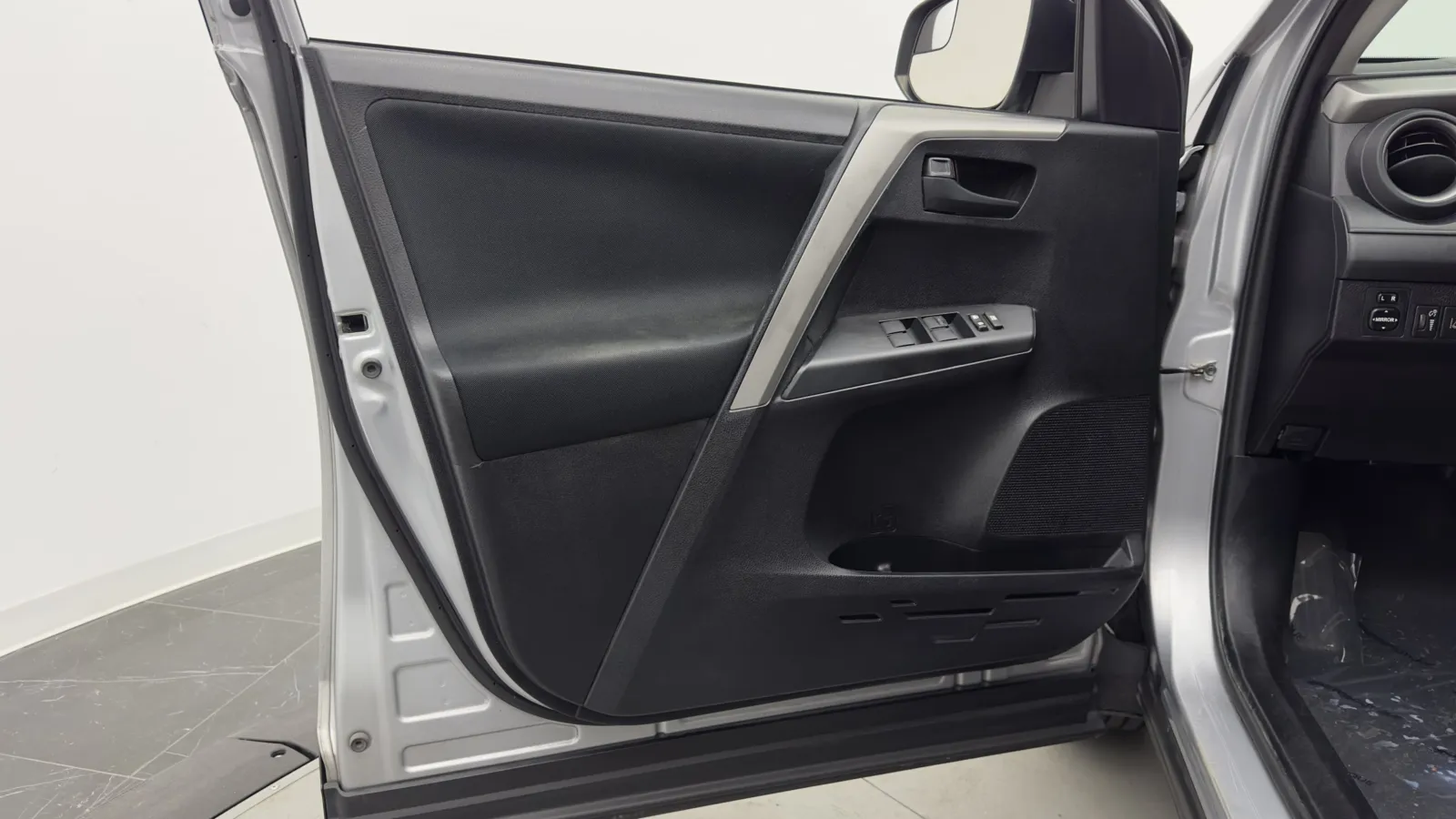 Toyota RAV4 photo 9