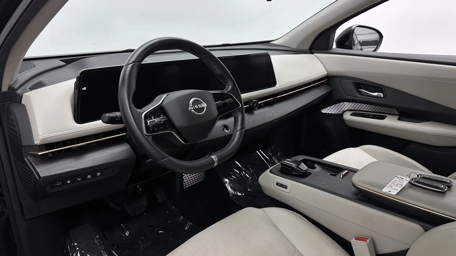 Nissan Ariya photo 10