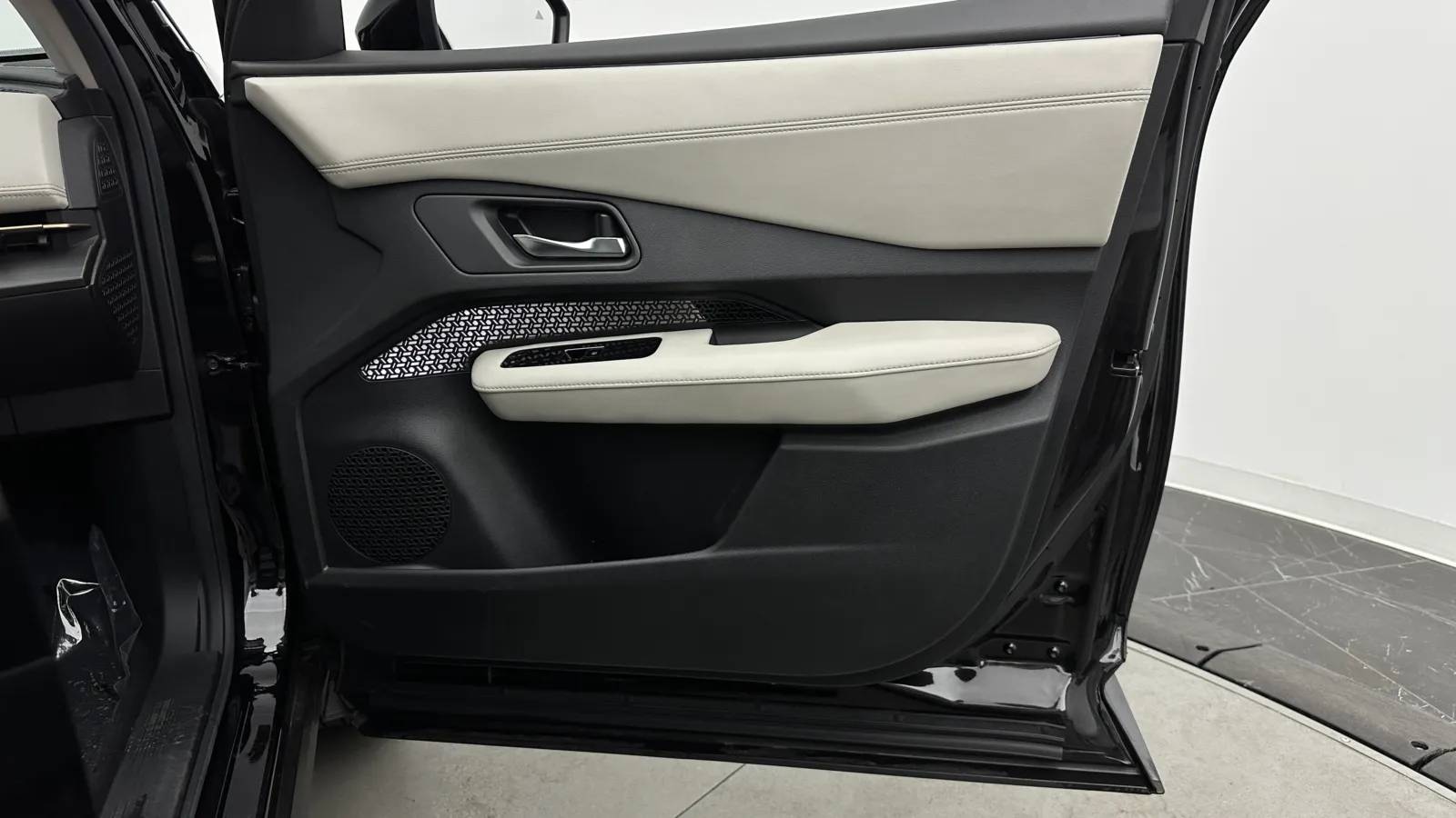 Nissan Ariya photo 27