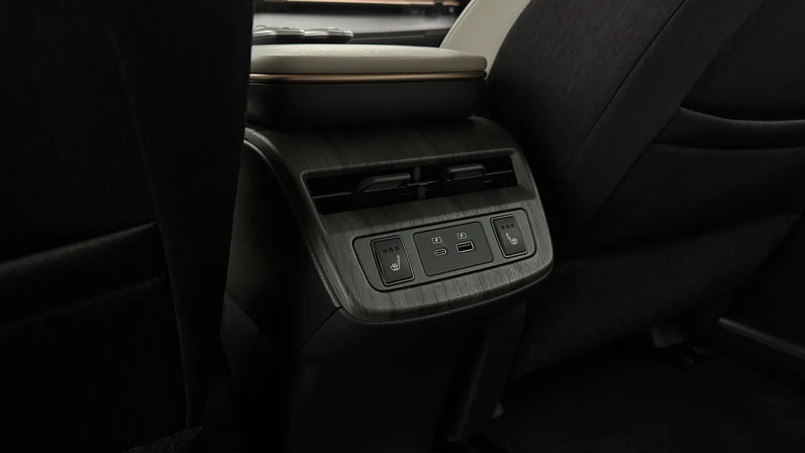 Nissan Ariya photo 23