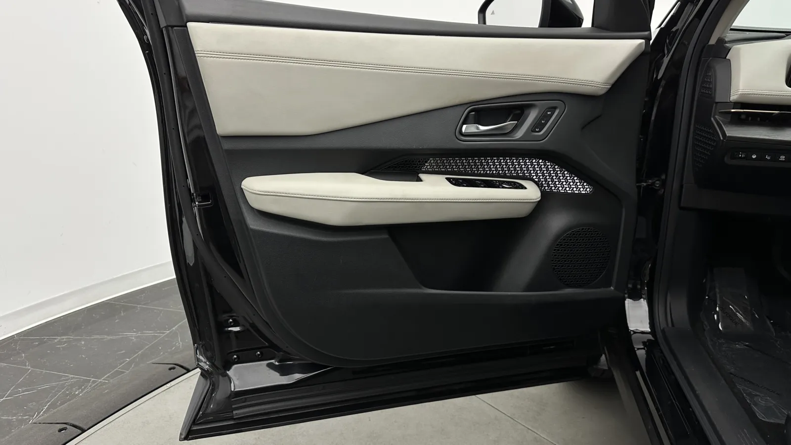 Nissan Ariya photo 9
