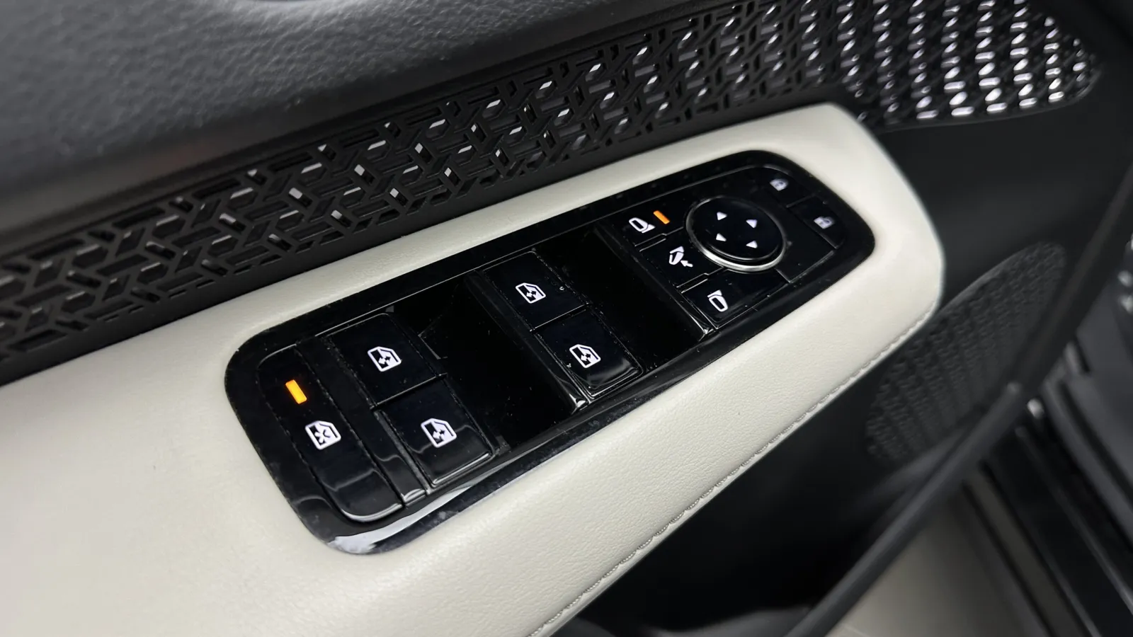 Nissan Ariya photo 11