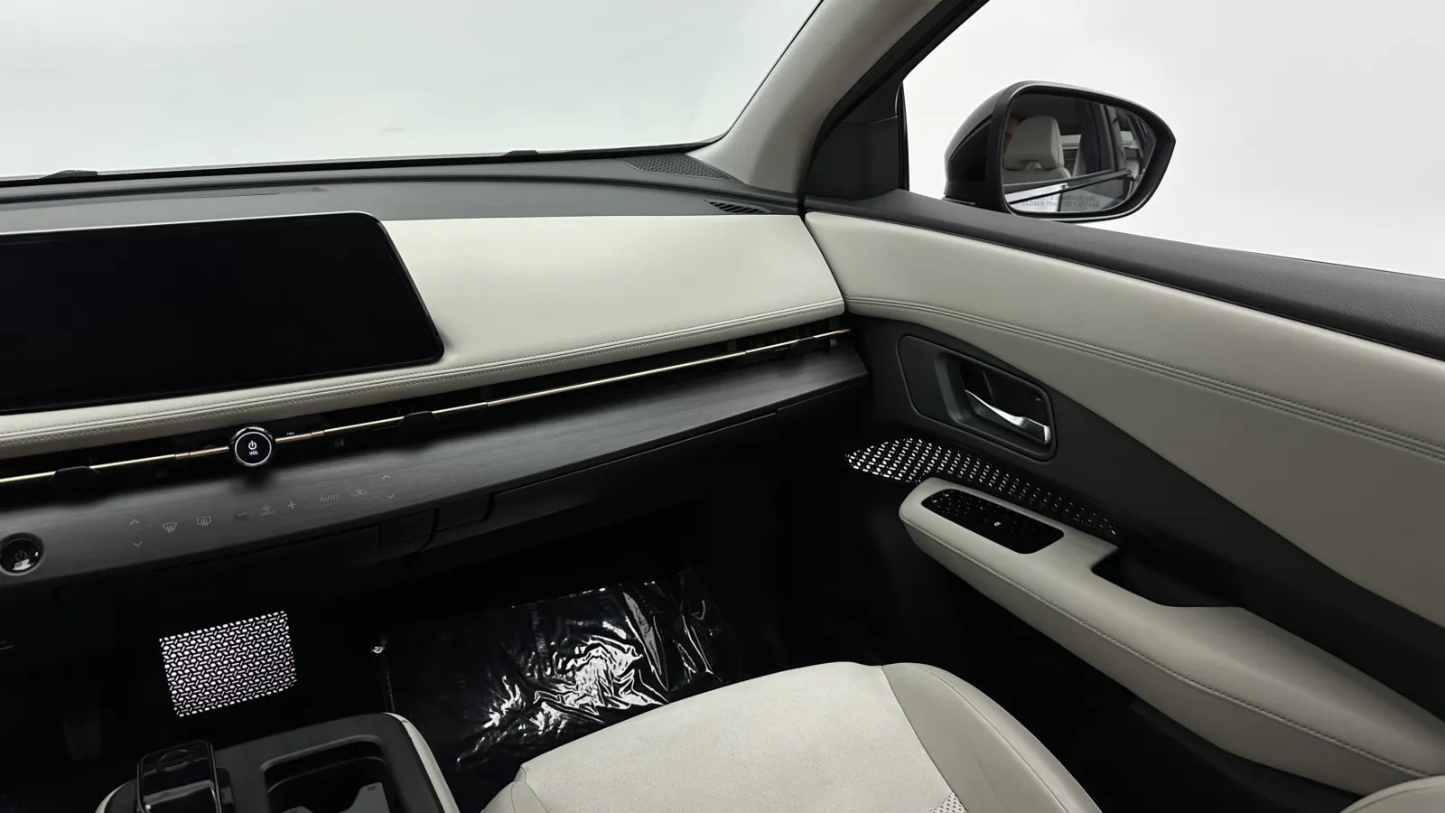 Nissan Ariya photo 34