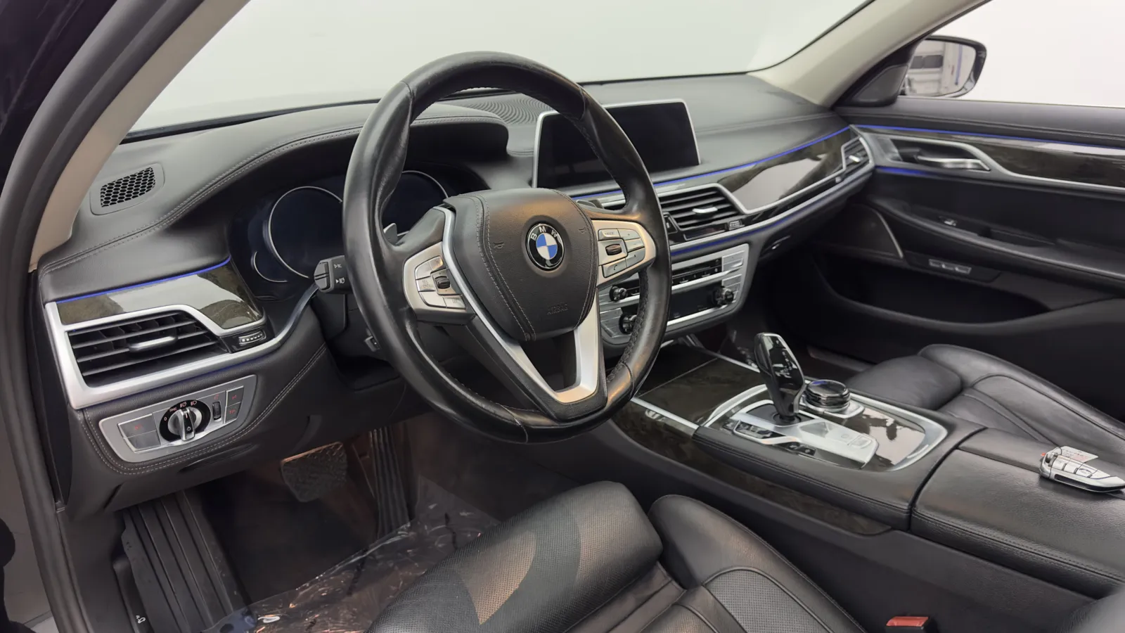 BMW 7 Series photo 12