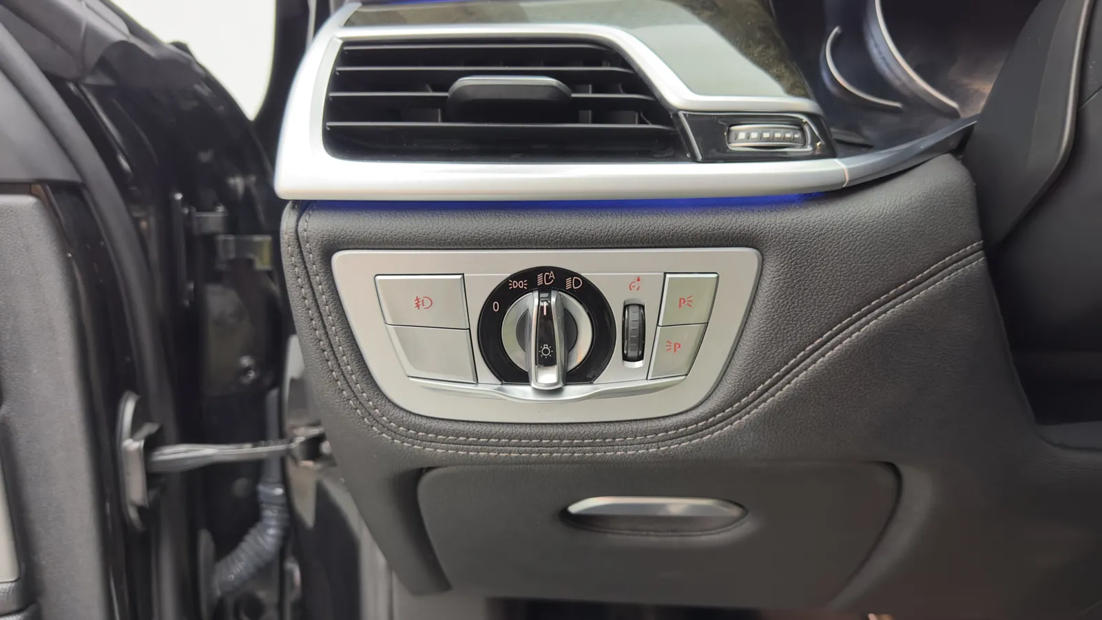 BMW 7 Series photo 19